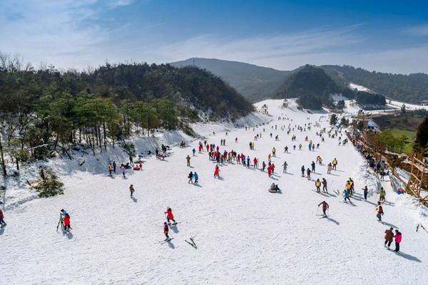 武汉有滑雪场地吗 市内、周边有多种选择