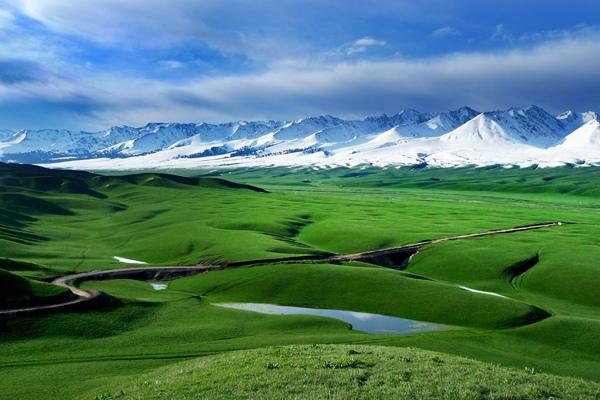 12月1日起新疆景区对警察实行免门票优惠政策