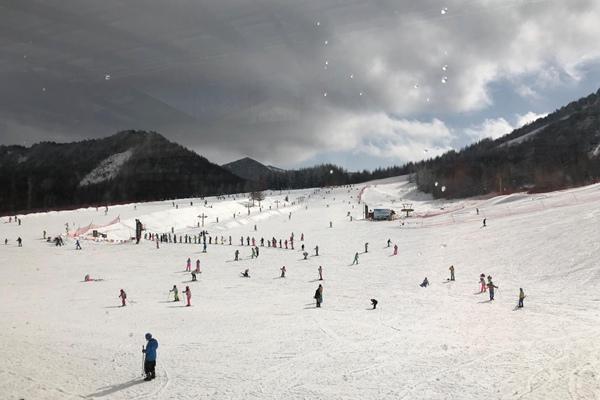 湖北神农架滑雪场门票多少钱 4大年夜滑雪场各个皆没有一样哦