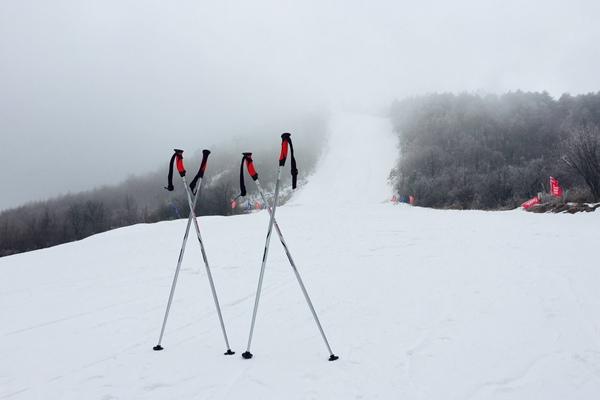 湖北神农架滑雪场门票多少钱 4大年夜滑雪场各个皆没有一样哦