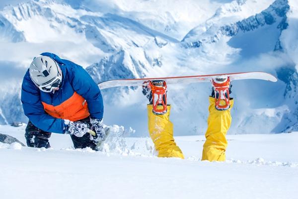 滑雪培训班收费标准一般多少钱 具体要看你报的是什么班了