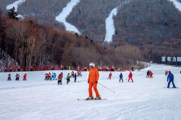 2021亚布力滑雪场门票价格及交通