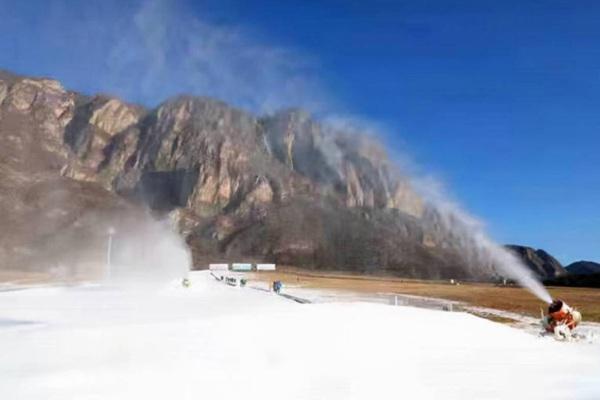 北京万科石京龙滑雪场于11月27日试营业开板