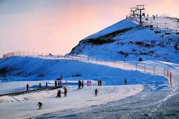青岛滑雪场门票多少钱