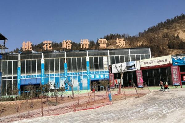 桃花峪滑雪场怎么去 距离郑州最近的滑雪场