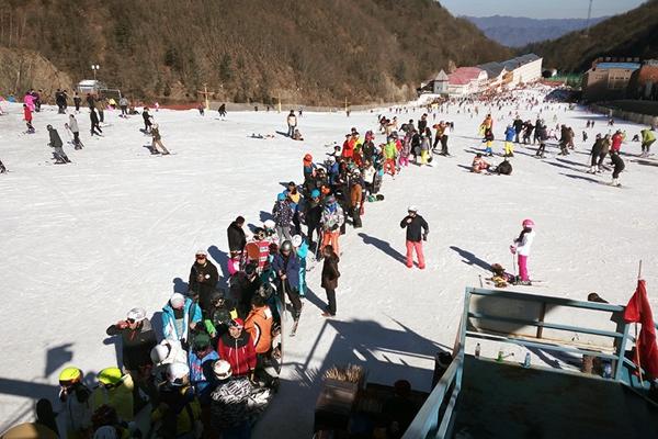 洛陽伏牛山滑雪場12月6日正式開啟