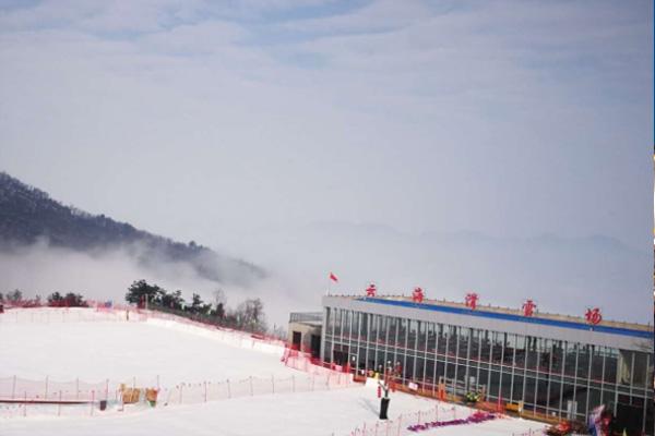 梅花寨云海滑雪场价格开放时间地址交通及游玩攻略