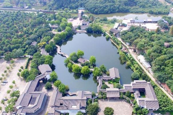 受疫情影响绍兴东湖景区闭园不停工2021年12月