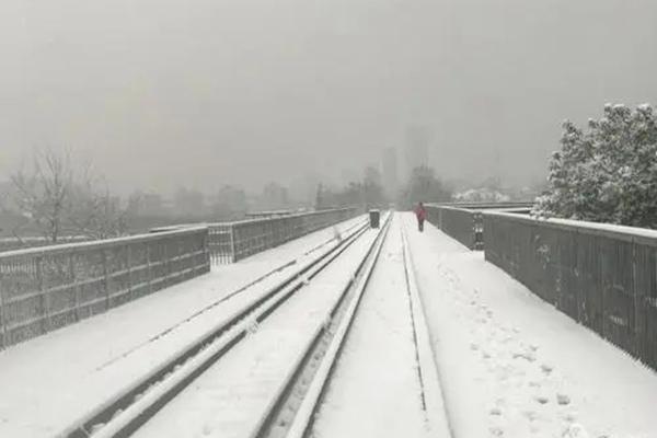 長途自駕犯困怎么辦 冬季開長途車犯困怎么辦