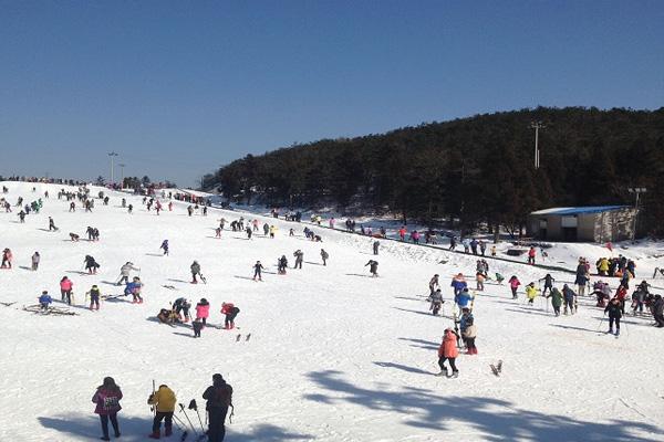 2023商量岗滑雪场开放时间 - 门票价格 - 交通 - 游玩攻略