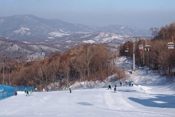 冬季哈爾濱最適合滑雪游玩的地方推薦 國內知名的滑雪場就在附近