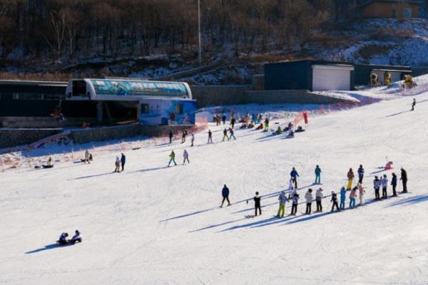 松花湖滑雪场和长白山滑雪场哪个好