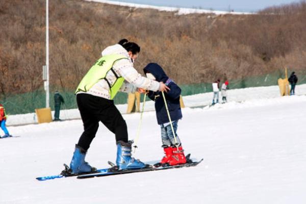 初学者怎么学滑雪 分分钟教会你