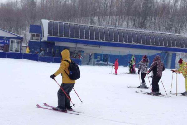 哈尔滨最有名的滑雪场
滑雪场哪个好