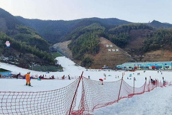 南京周边滑雪场最近
南京周边哪里有滑雪的地方