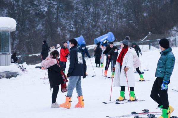 茅草壩滑雪場在哪里怎么去