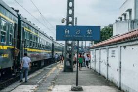 2022重庆踏青坐火车乘轮渡江边游玩攻略