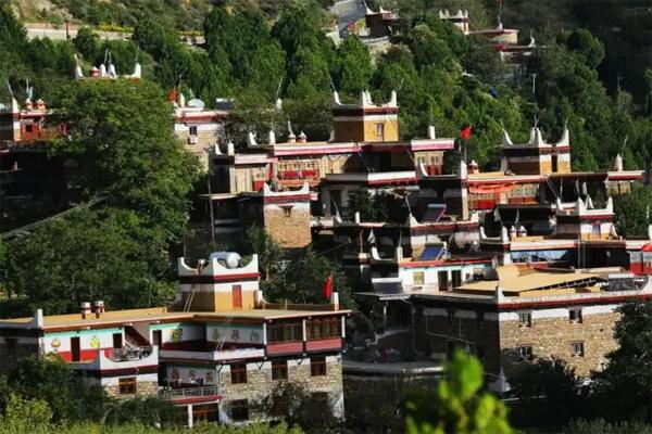 甲居藏寨最佳旅游时间 2022甲居藏寨梨花什么时候开