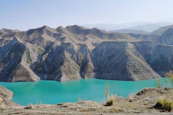 新疆莫兰迪色湖泊在哪?相关景色有什么特色?