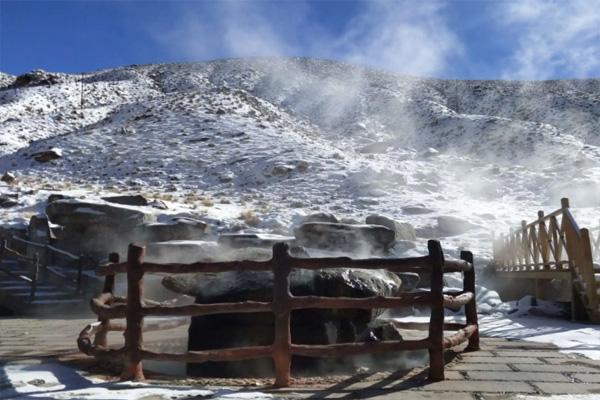 柴达木雪山温泉在哪里 海拔多少米