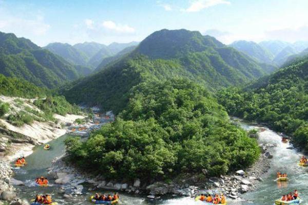 鹳河漂流和宝天曼哪个值得去