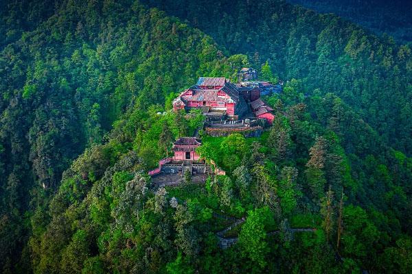 峨眉山最佳旅游季节是几月
附看佛光最佳时间