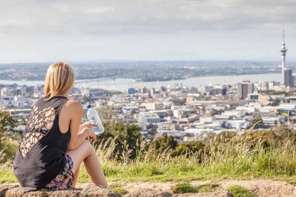 新西兰2022年7月31日起向所有游客开放边境