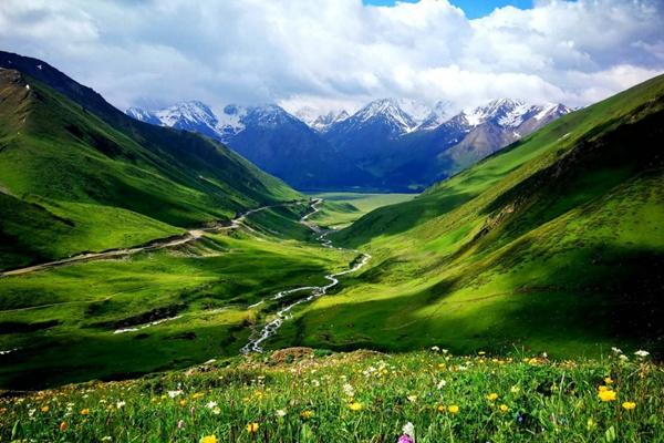 新疆独库公路和G218这两条路周边景点介绍