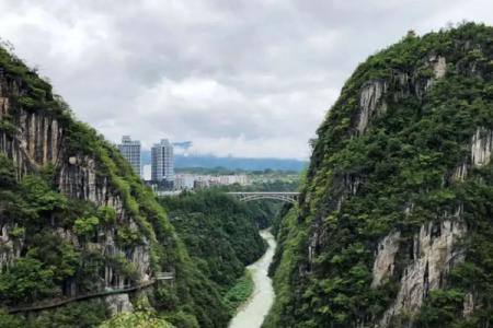 2023黔江芭拉胡景区游玩攻略 - 门票价格 - 地址 - 交通 - 开放时间 - 天气 - 电话