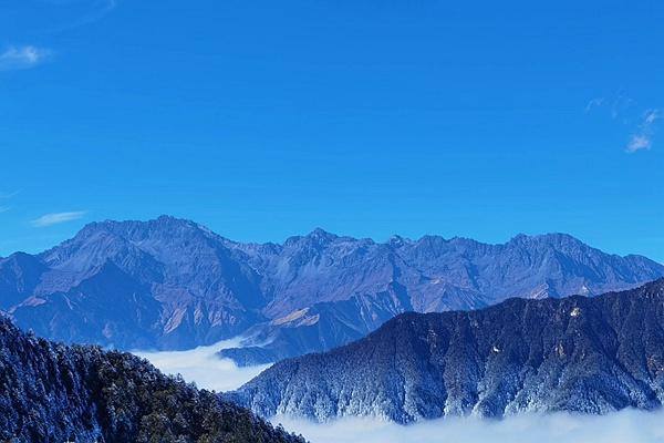 西岭雪山景区2022年7月8月对全国游客免门票