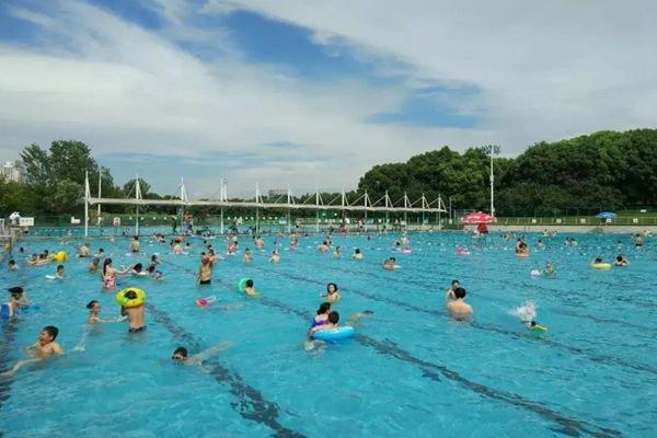 41家、持续22天！2022年暑期武汉这些游泳馆对孩子免费了
附预约教程和免费用游泳馆名单