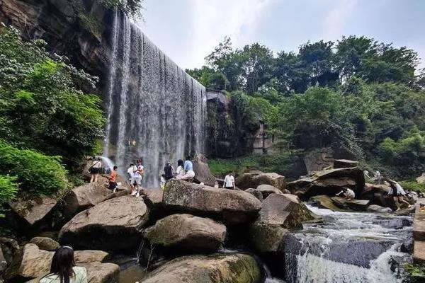 重庆的瀑布有哪些景点 瀑布耍水的地方推荐