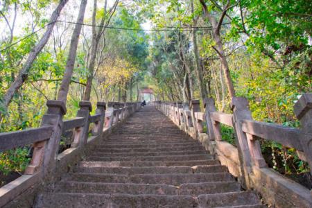 2023金堂云顶石城风景区旅游攻略 - 门票价格 - 开放时间 - 景点介绍 - 简介 - 交通 - 地址 - 电话 - 天气