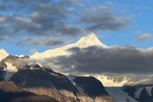 云北有甚么雪山景面 八大年夜雪山玩耍攻略