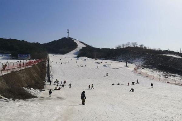 2023云佛滑雪场旅游攻略 - 门票价格 - 开放时间 - 地址 - 交通