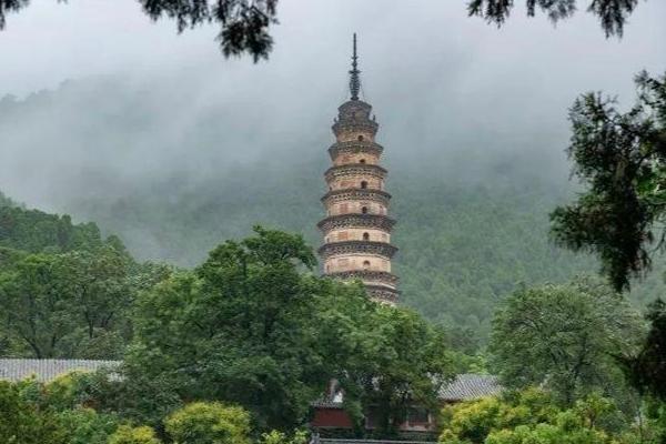 濟南靈巖寺值得去嗎