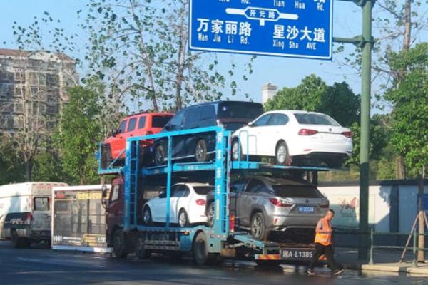 汽車托運(yùn)為什么選擇在路邊裝車