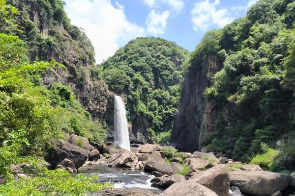 九鲤湖风景区需要爬山吗