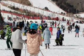 军都山滑雪场租滑雪服多少钱2023