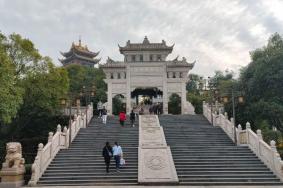 鸿恩寺主入口是哪个门