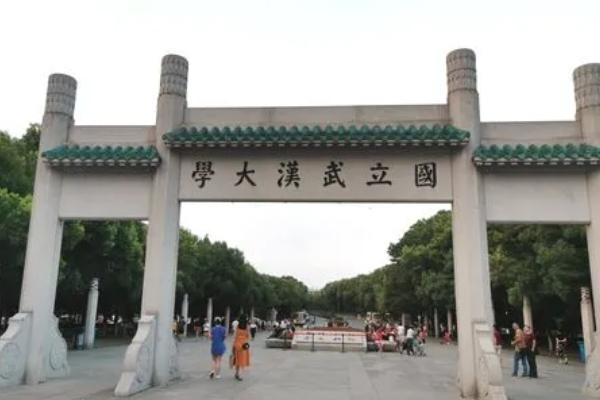 武汉大学游玩的最佳路线推荐