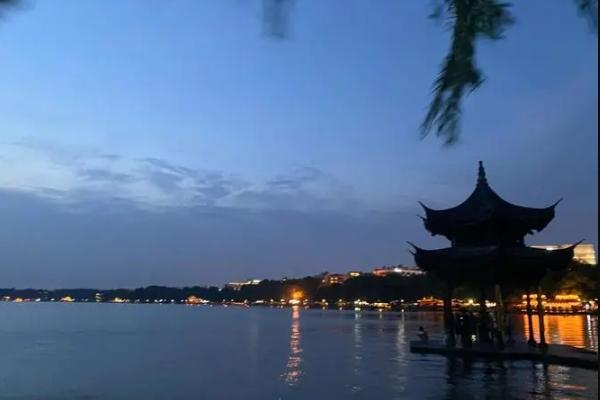 杭州晚上好玩的地方有哪些 游玩路线推荐