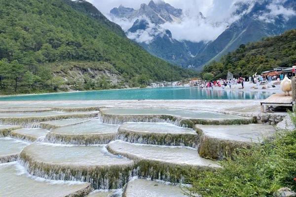 去云南跟團游和自由行哪個好