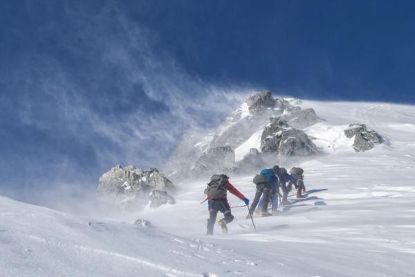 登雪山需要注意什么事项和细节