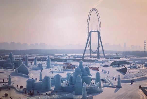 哈尔滨冰雪大世界离哪个火车站近