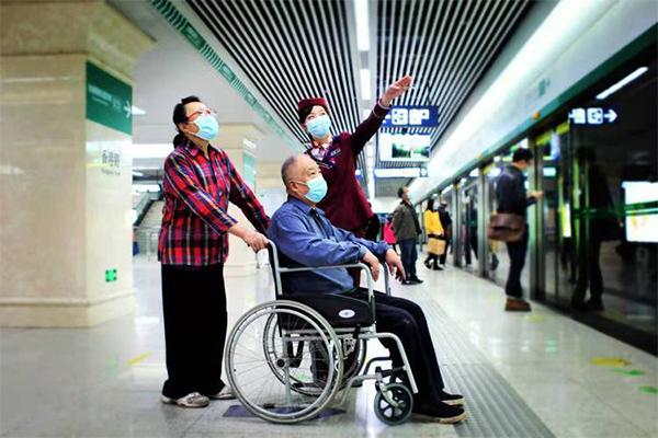 外地老人在武汉坐地铁可以免费吗2023