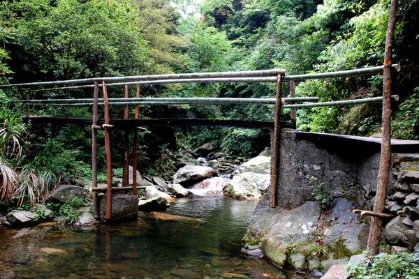 周洛龙潭风景区在哪里