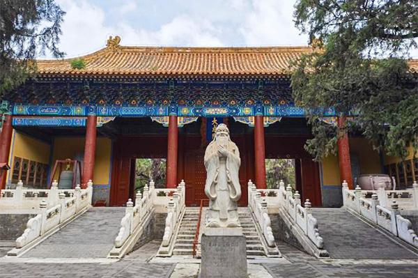 2024北京孔庙旅游攻略 - 门票价格 - 优惠政策 - 开放时间 - 简介 - 交通 - 美食 - 地址 - 电话 - 天气