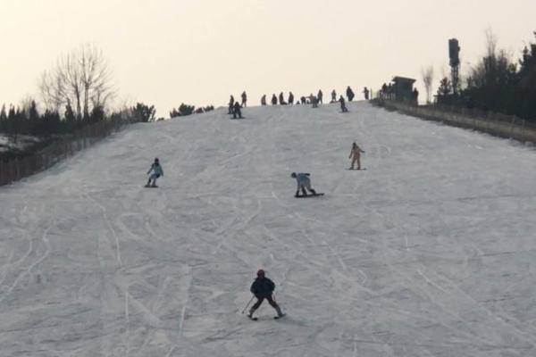 2023雪野滑雪场门票 - 门票价格 - 开放时间 - 游玩攻略 - 地址 - 天气 - 交通 - 电话