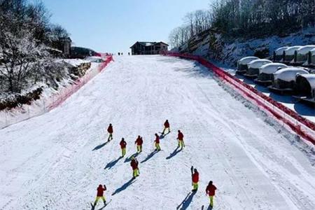 2023龙降坪国际滑雪场旅游攻略 - 门票价格 - 优惠政策 - 开放时间 - 简介 - 交通 - 美食 - 地址 - 电话 - 天气